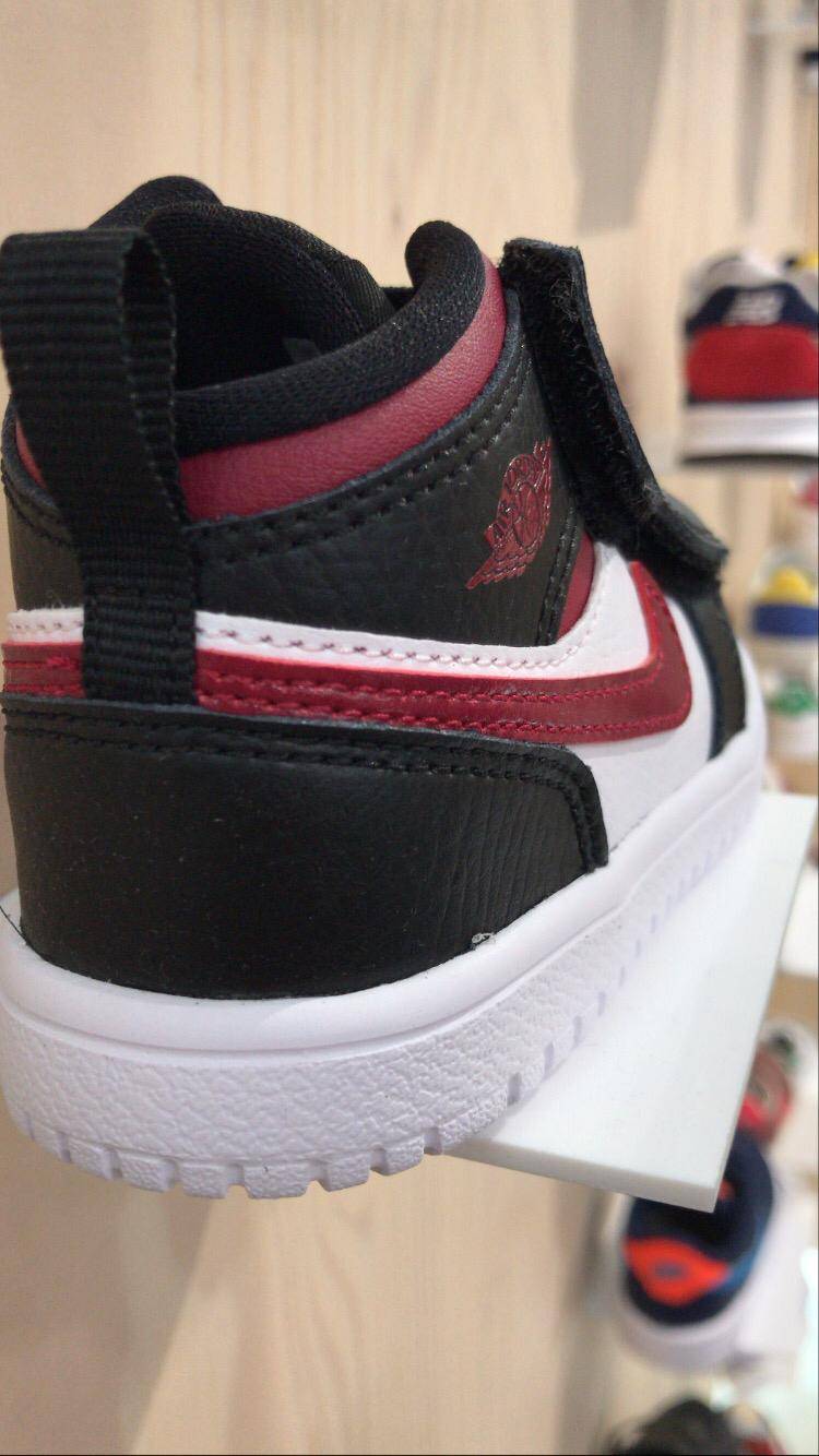 Acheter des baskets Nike Air Jordan 1 pour enfant à Paris 16 ? - Lacet Rouge