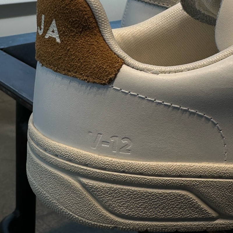 Où trouver des baskets Veja V-12 cuir pour homme à Paris 75016 ?