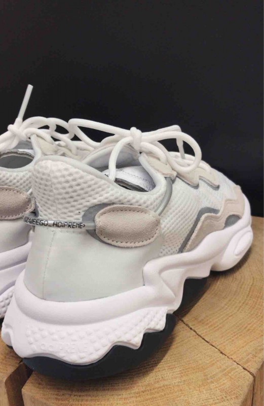 Où trouver des baskets Ozweego Adidas pour homme à Paris 16ème ?