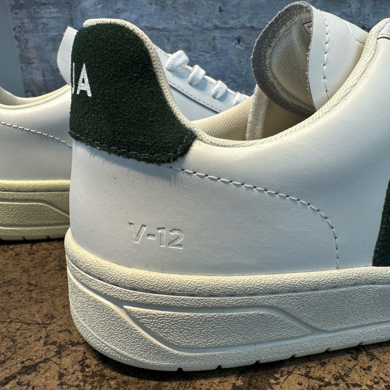 Où trouver des baskets Veja V-12 cuir pour homme à Paris 75016 ?