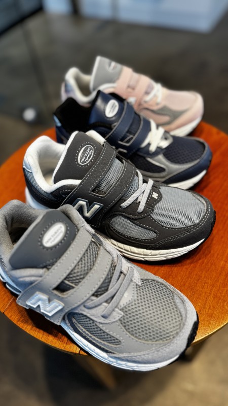 Où trouver des sneakers New Balance pour garçon avec scratch à Paris 16 ?