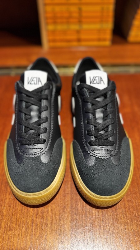 Où trouver des basket veja volley à Paris 16 ?