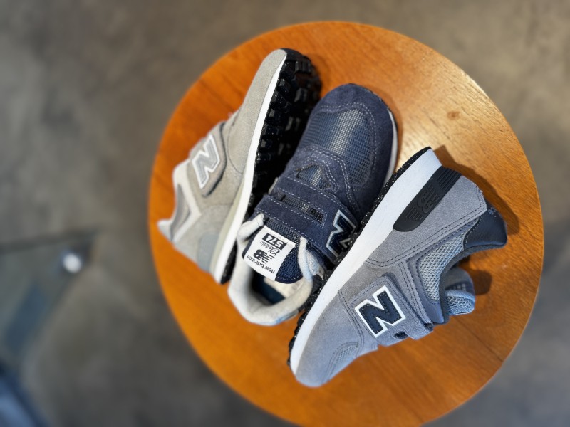 Où trouver des sneakers New Balance pour garçon avec scratch à Paris 16 ?