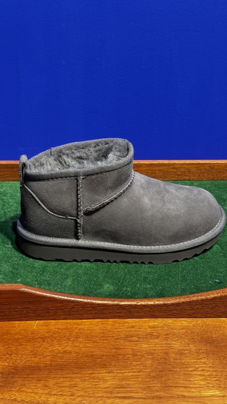 Où trouver des UGG Classic Ultra Mini pour enfants à Paris 16 ?