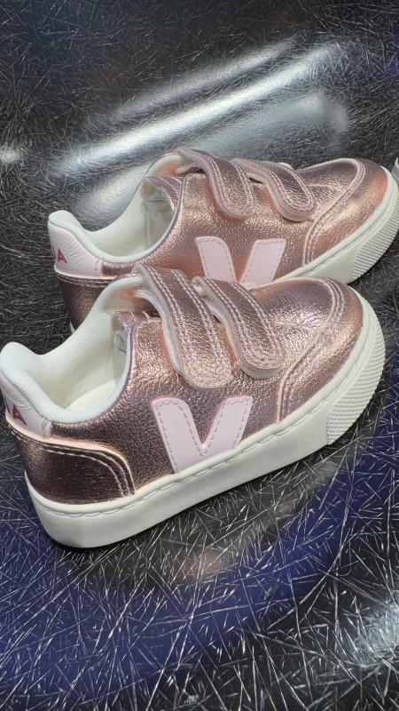 Où acheter des veja v12 pour enfant à Paris 16 ?