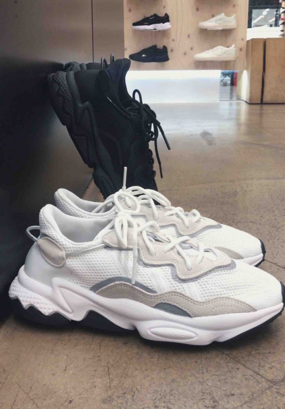 Où trouver des baskets Ozweego Adidas pour homme à Paris 16ème ?