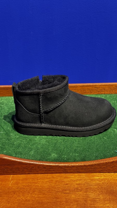 Où trouver des UGG Classic Ultra Mini pour enfants à Paris 16 ?