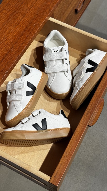 Où acheter des baskets bébé Veja à scratch, Paris 75016