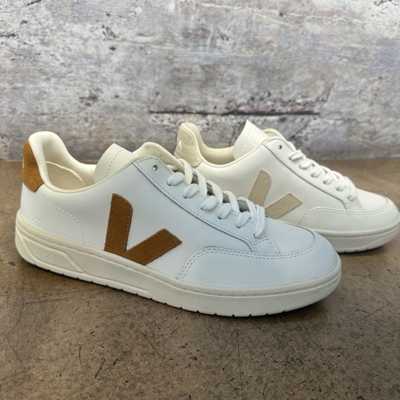 Vente de chaussures Veja V-12 Leather pour femme à Paris 16ème