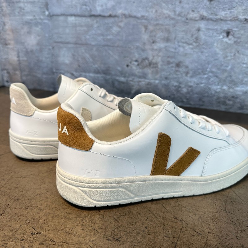 Vente de chaussures Veja V-12 Leather pour femme à Paris 16ème