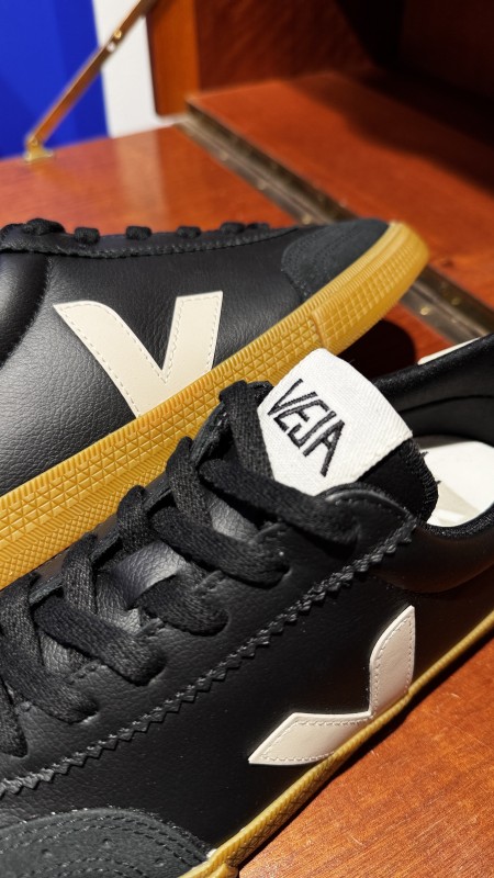 Où trouver des basket veja volley à Paris 16 ?