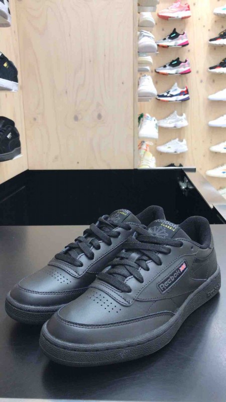 Où trouver des baskets toutes noires, Paris 16ème arrondissement ?