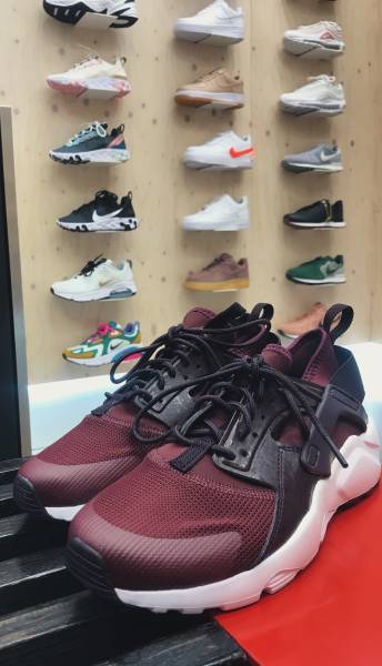 Où trouver des baskets Nike Huarache à Paris 16ème arrondissement ?