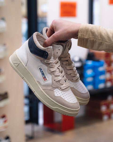 Où acheter des baskets Autry Medalist Mid dans le 16e à Paris ?