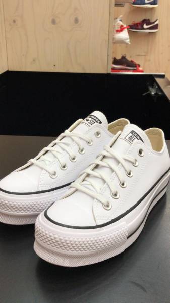 Sneakers Converse en cuir pour femme à Paris 75