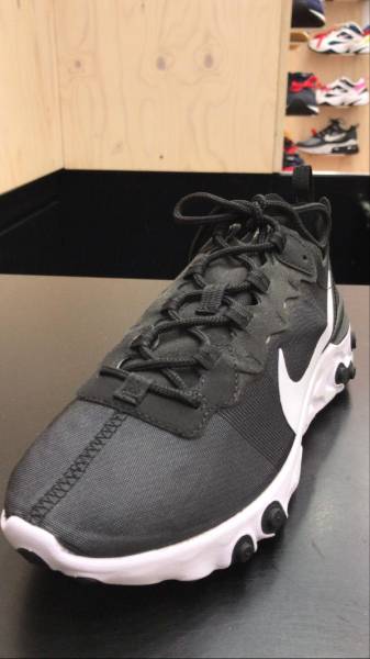 Chaussures Nike React Element à Paris 16ème