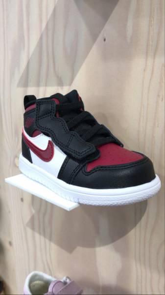 Acheter des baskets Nike Air Jordan 1 pour enfant à Paris 16ème