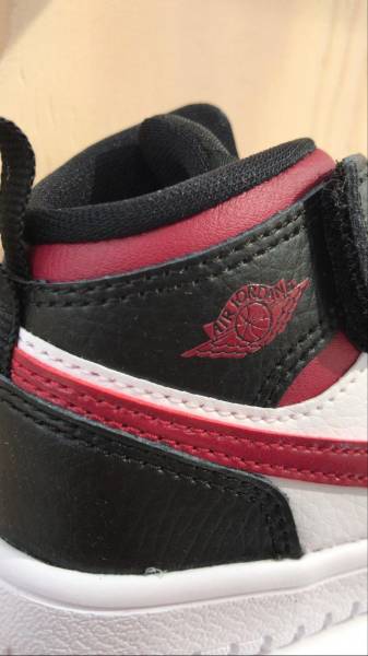 Sneakers Nike Air Jordan 1 pour enfant à Paris 16ème