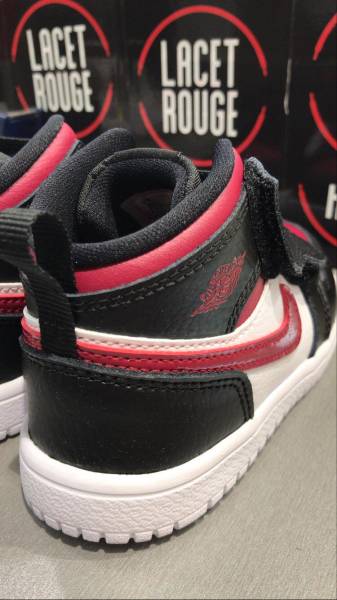 Chaussures Nike Air Jordan 1 pour enfant à Paris 16ème