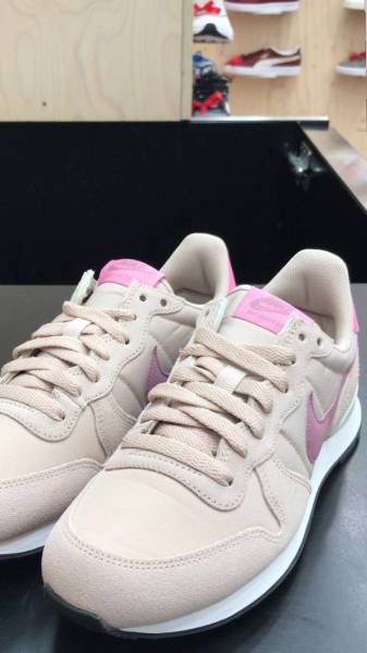 Sneakers Nike Internationalist pour femme Paris 16ème