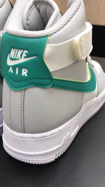 Chaussures Nike Air Force 1 montantes pour femme Paris 16ème