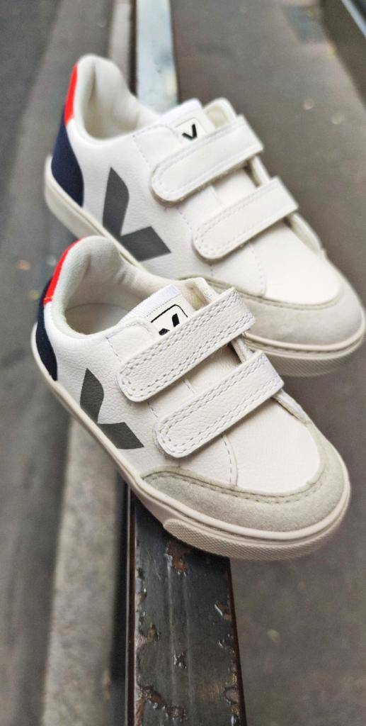 Vente de chaussures Veja pour enfant à Paris 16ème