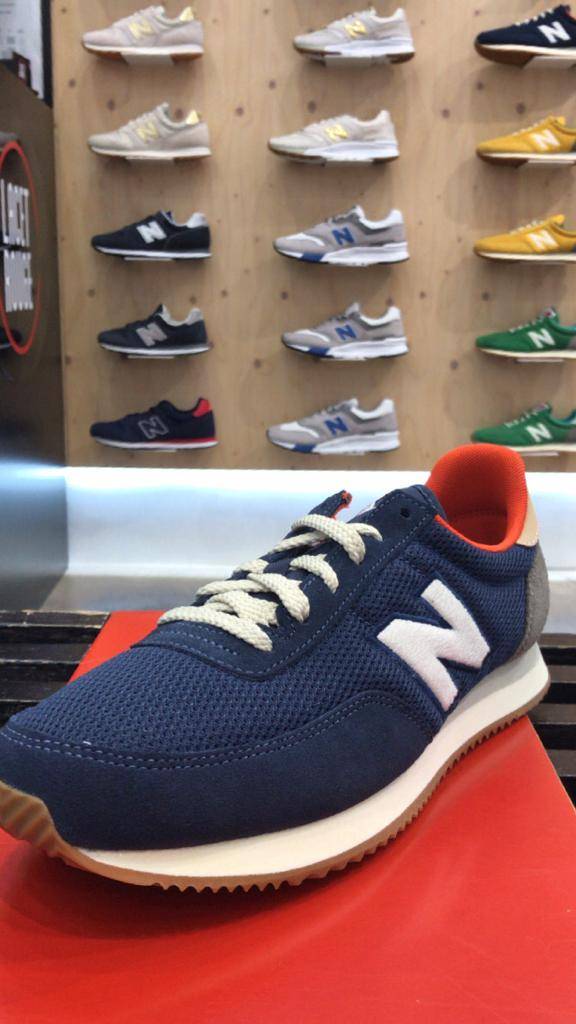 Essayer les chaussures New Balance UL720 à Paris 75016