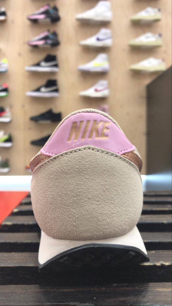 Chaussures Nike Daybreak pour femme à Paris 16ème