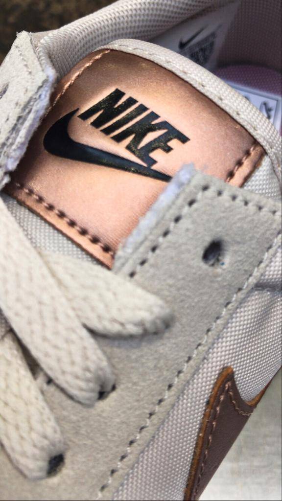 Chaussures Nike Daybreak pour femme à Paris 16ème