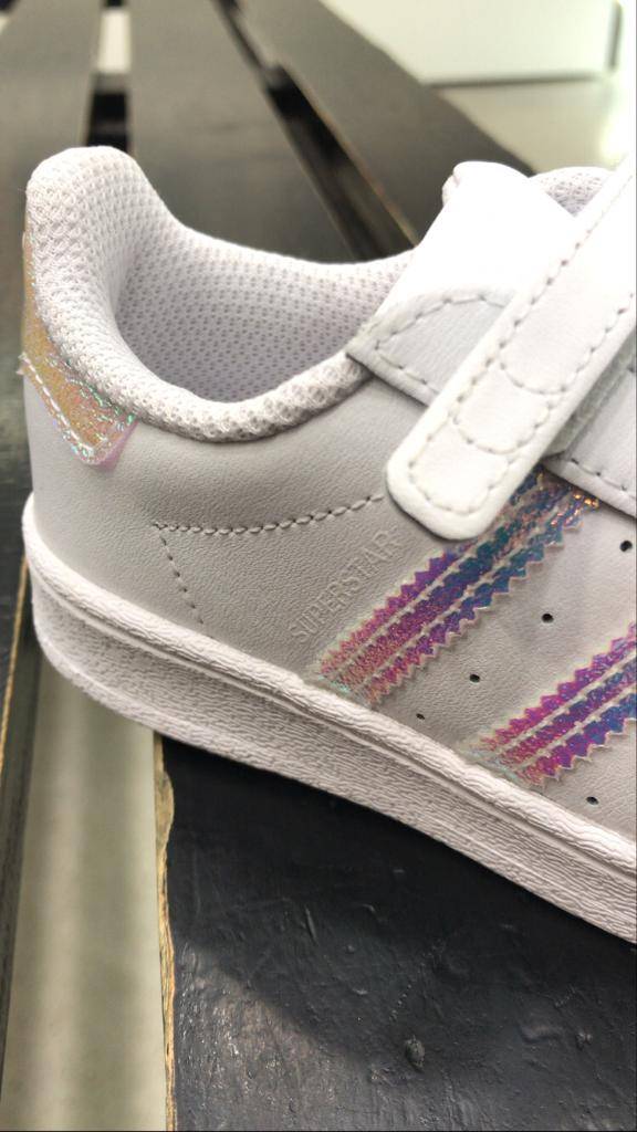 chaussures Adidas Superstar pour enfant à Paris 16ème