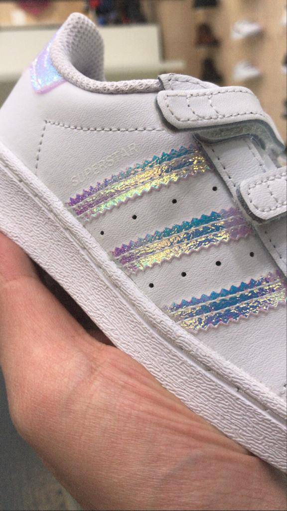 chaussures Adidas Superstar pour enfant à Paris 16ème