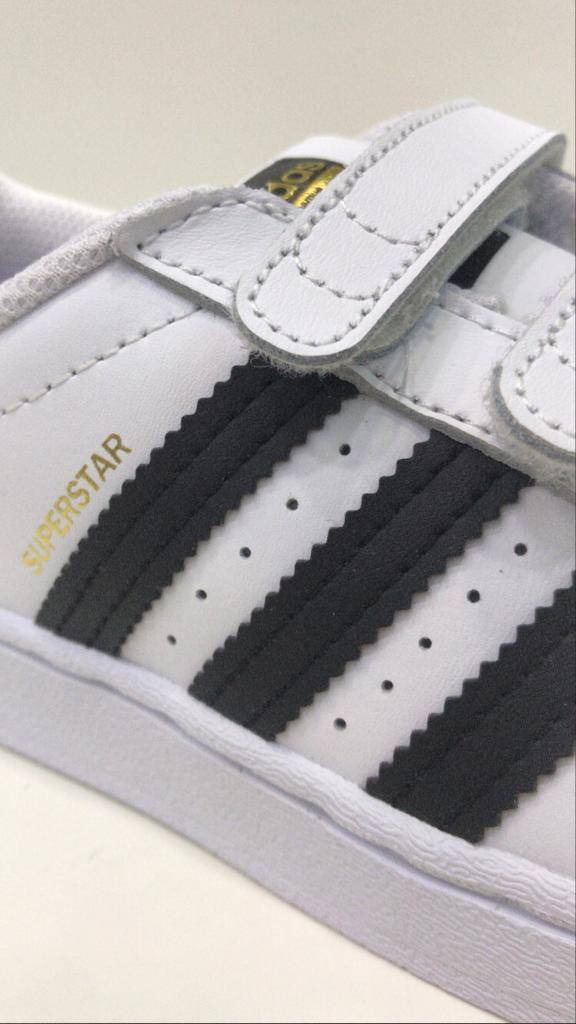 chaussures Adidas Superstar pour enfant à Paris 16ème