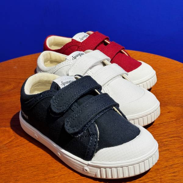 Où acheter des chaussures Spring Court pour enfants à Paris 16 ?