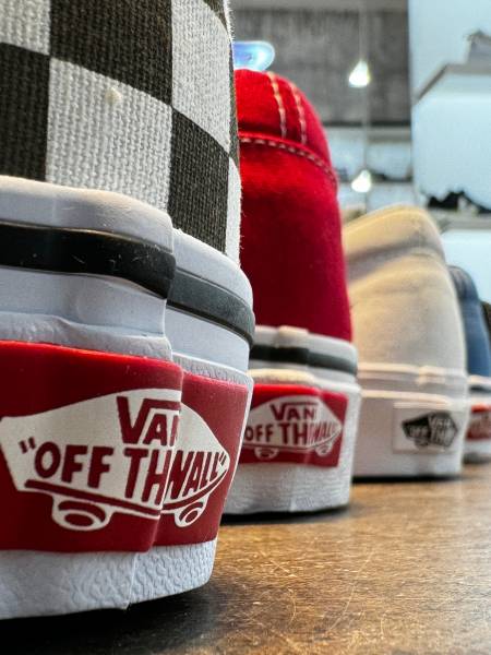 Essayer des chaussures Van Slip-On ou Van Old Skool à Paris 16ème
