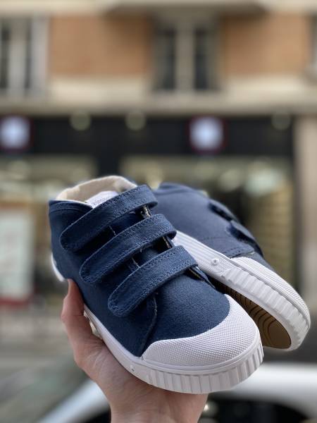 Où acheter des chaussures Spring Court pour enfants à Paris 16 ?