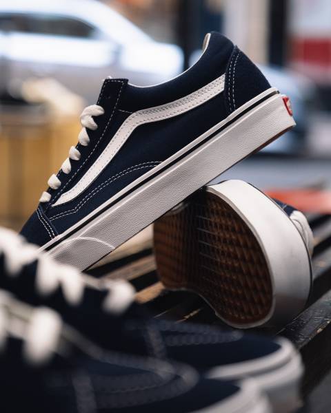 Essayer des chaussures Van Slip-On ou Van Old Skool à Paris 16ème