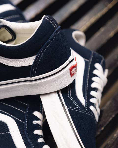 Essayer des chaussures Van Slip-On ou Van Old Skool à Paris 16ème