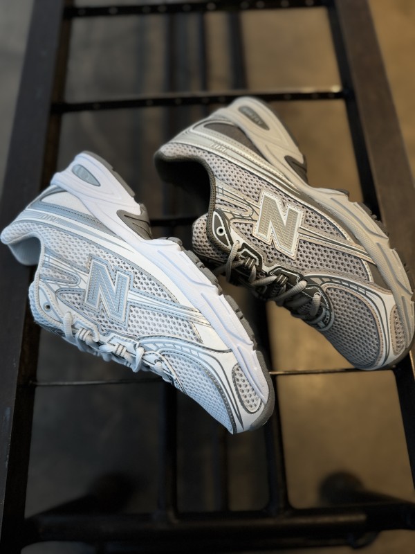 Chaussures New Balance femme collection 471 disponibles en pointure 36 à 41 à Paris 16eme – Lacet Rouge