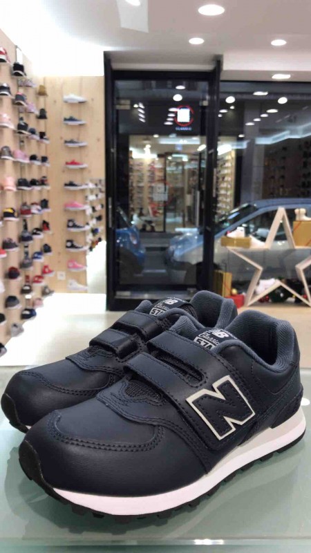 Où trouver des chaussures à scratch pour enfants, Paris 16?