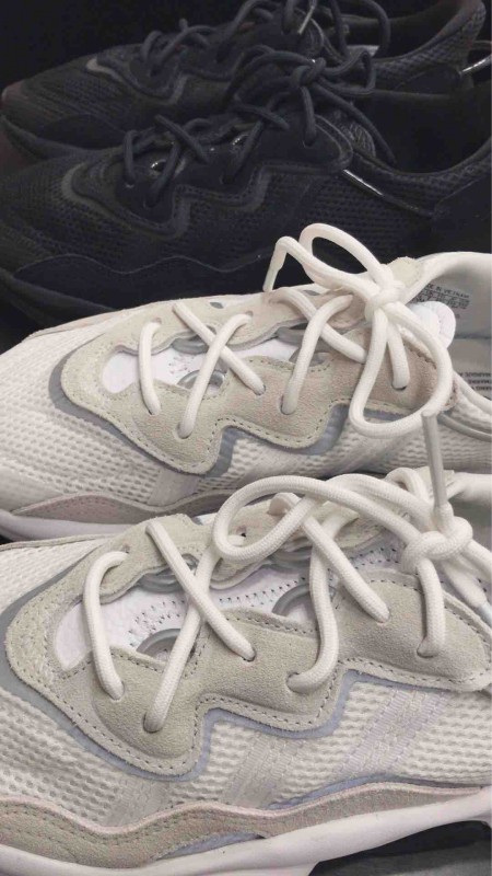 Où trouver des baskets Ozweego Adidas pour homme à Paris 16ème ?