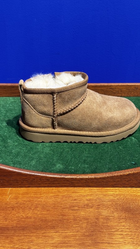 Où trouver des UGG Classic Ultra Mini pour enfants à Paris 16 ?
