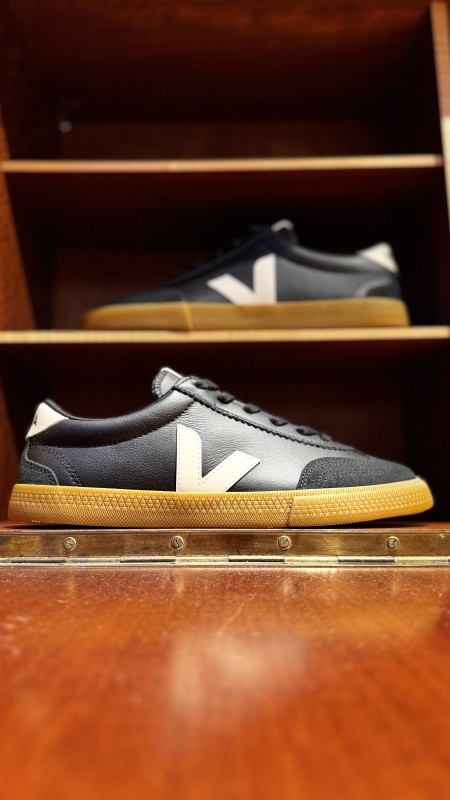 Où trouver des basket veja volley à Paris 16 ?