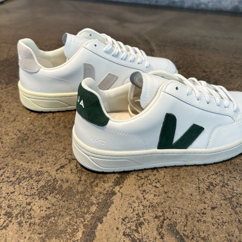 Où trouver des baskets Veja V-12 cuir pour homme à Paris 75016 ?