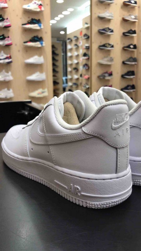 Acheter des Air Force 1 Blanche dans un magasin à Paris 16