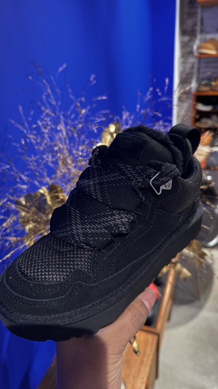 Où trouver des basket Lowmel UGG à Paris 16 ?