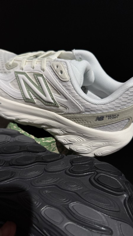 Où acheter les New Balance UTRN femme en pointure 36 à 41 à Paris 16eme – Boutique Lacet Rouge noir et blanc