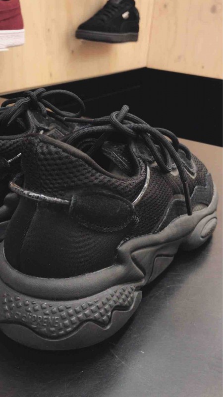 Où trouver des baskets Ozweego Adidas pour homme à Paris 16ème ?