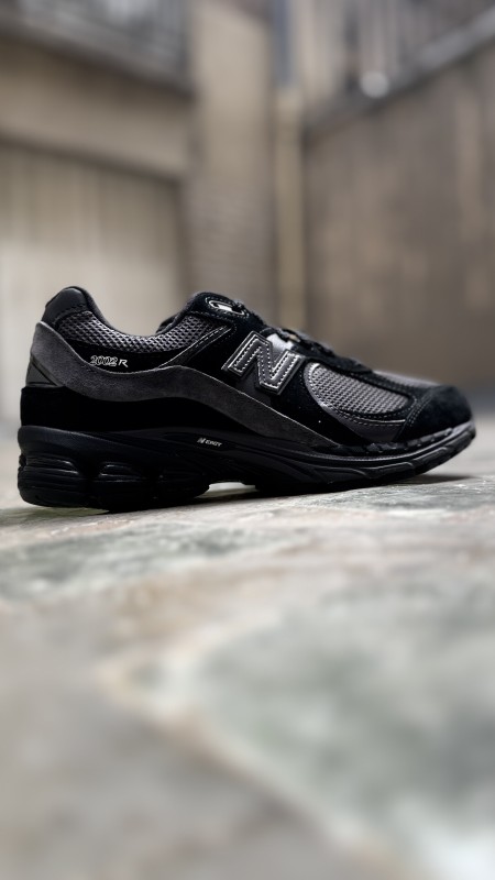 Où trouver des new balance 2002R à Paris 16 ?