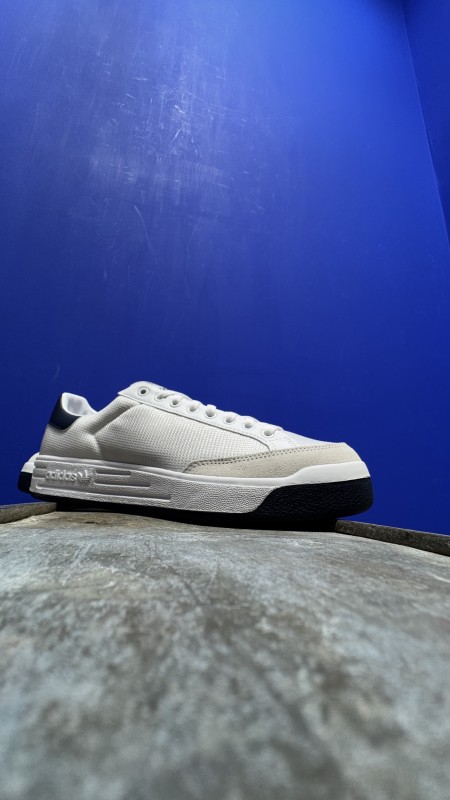 Où trouver des Rod laver d'adidas à Paris 16 ?